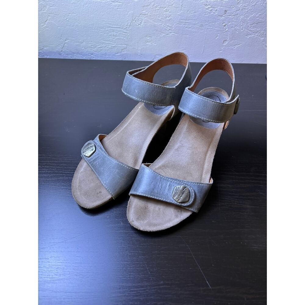 Taos sandals wedge carousel heels, casual artsy Comfort supportive Gray Blue 6.5